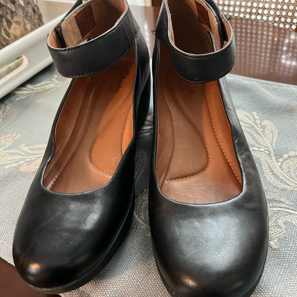 Clarks Artisan Leather Shoes Size 8 - Picture 1 of 6